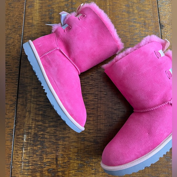 ✨SALE✨  Ugg pink bow boots ✨SALE✨ - Picture 3 of 7